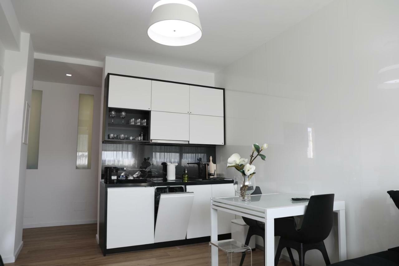 Appartement Tiranatop Suites 3 1000 Ft2 *